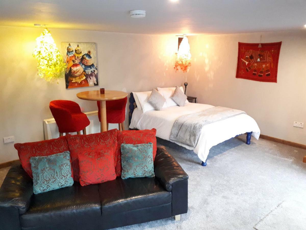 The Village Studio Apartments Moate Eksteriør billede