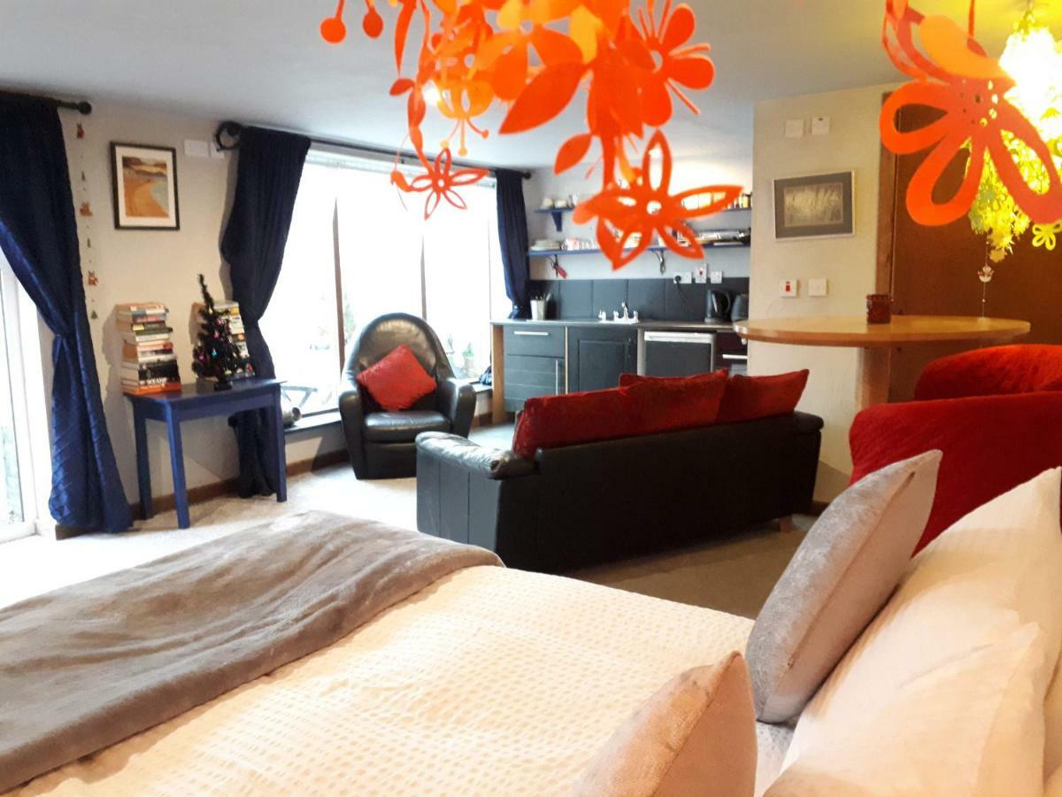 The Village Studio Apartments Moate Eksteriør billede