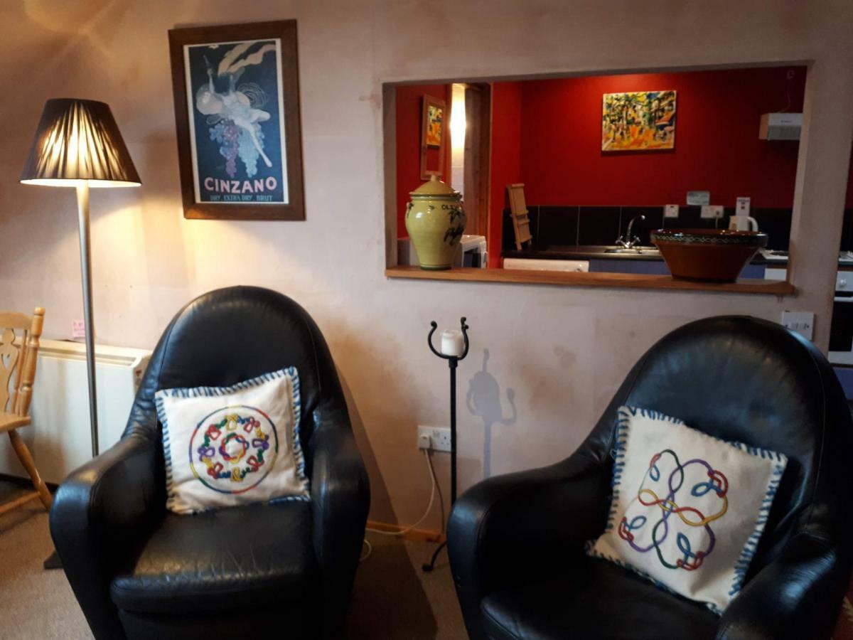 The Village Studio Apartments Moate Eksteriør billede